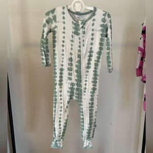 Kyte BABY Bamboo Zip Romper in HTF retired print Sage Riptide